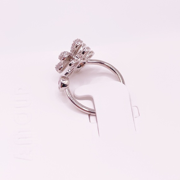 Dazzling Silver Floral Spinner Ring - Picture 4 of 4